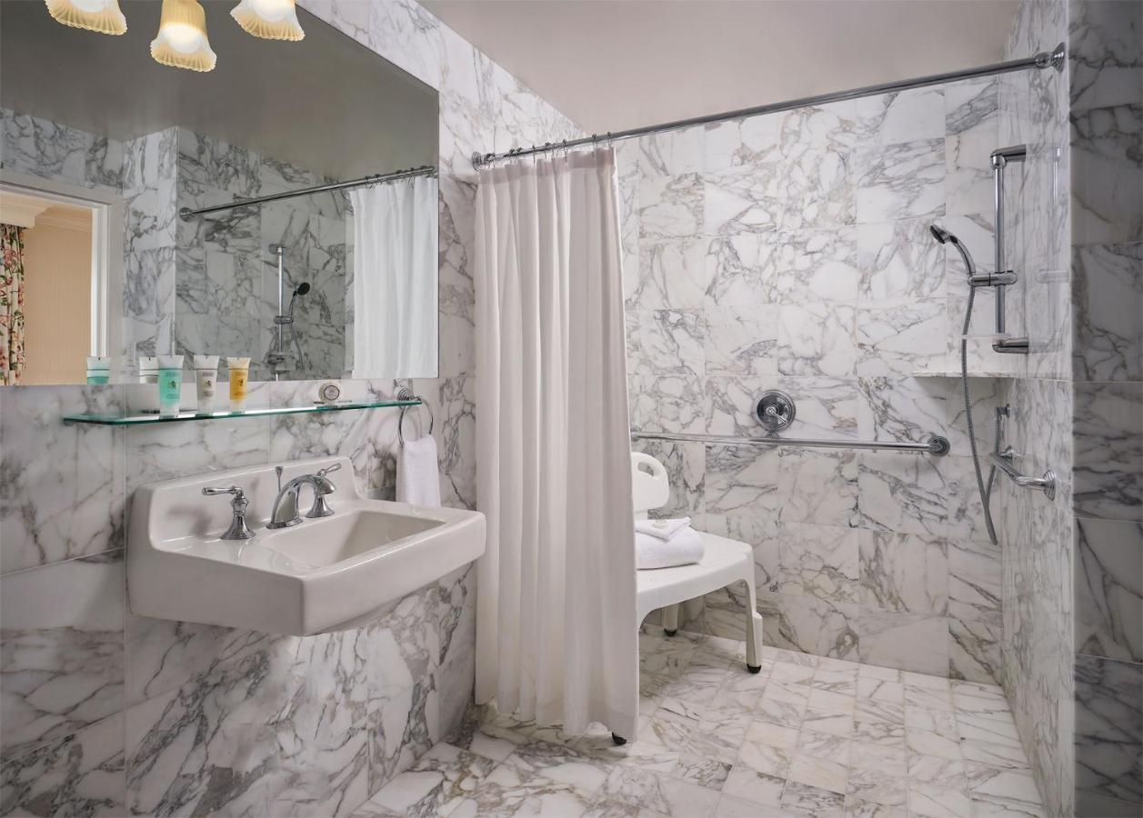 - Wyoming Hotel 4*